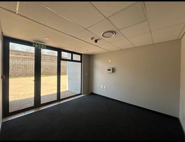 868M² WAREHOUSE TO LET IN CLAYVILLE